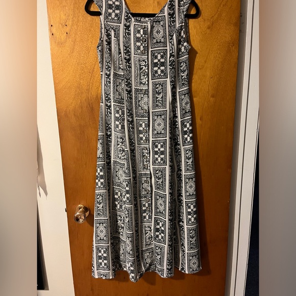 Sundress - Picture 2 of 7